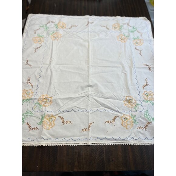 Vintage Hand-Embroidered Floral Tablecloth With Scalloped Edge & Lace Trim - Picture 2 of 5